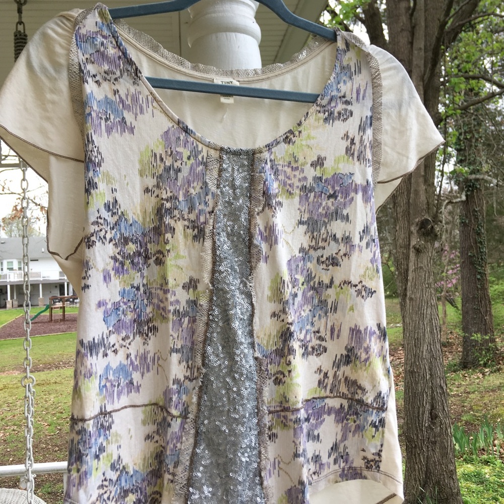 Anthropologie Tiny Kinetic Garden Top size M flows feminine with a bit of sparkl